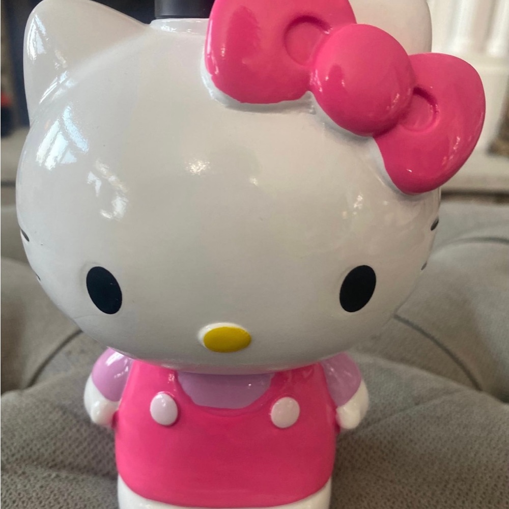 Hello Kitty Soap Dispenser - Picture 8 of 8